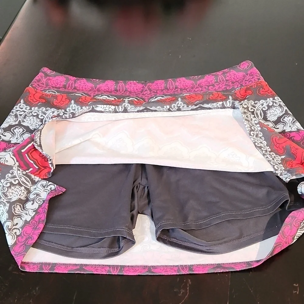 Tranquility Skort Women's Sz medium Red Pink White Gray Active Pull On Stretch